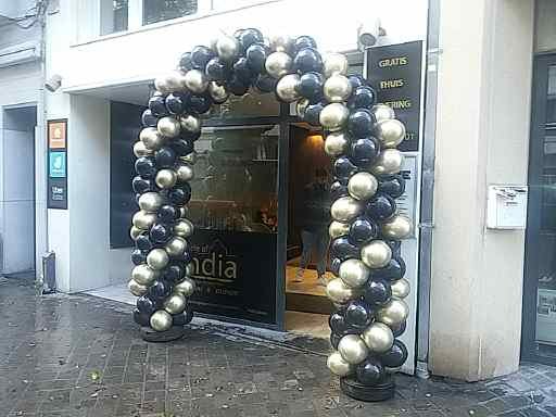 Zwart-gouden ballonnenboog